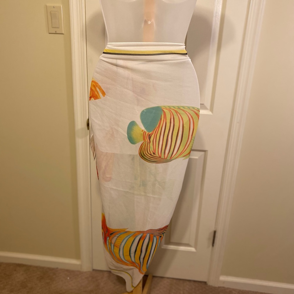 NWOT Worthington - Lovely tropical fish pattern beach sarong, Size: 62” x 46” - Picture 5 of 13